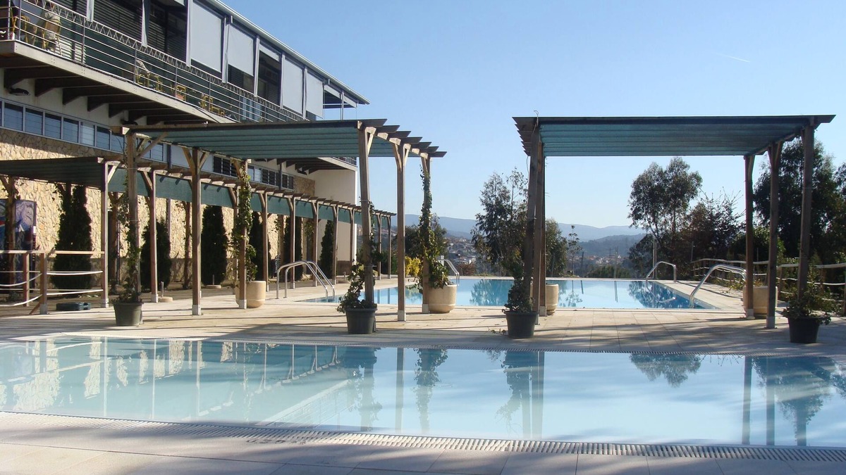 Santo Antonio dos Olivais RV Rental | Coimbra Camping & Bungalows