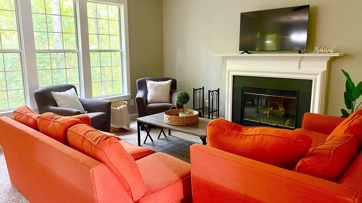 Huntcliff House | COLA Lakeview Oasis - King Suite