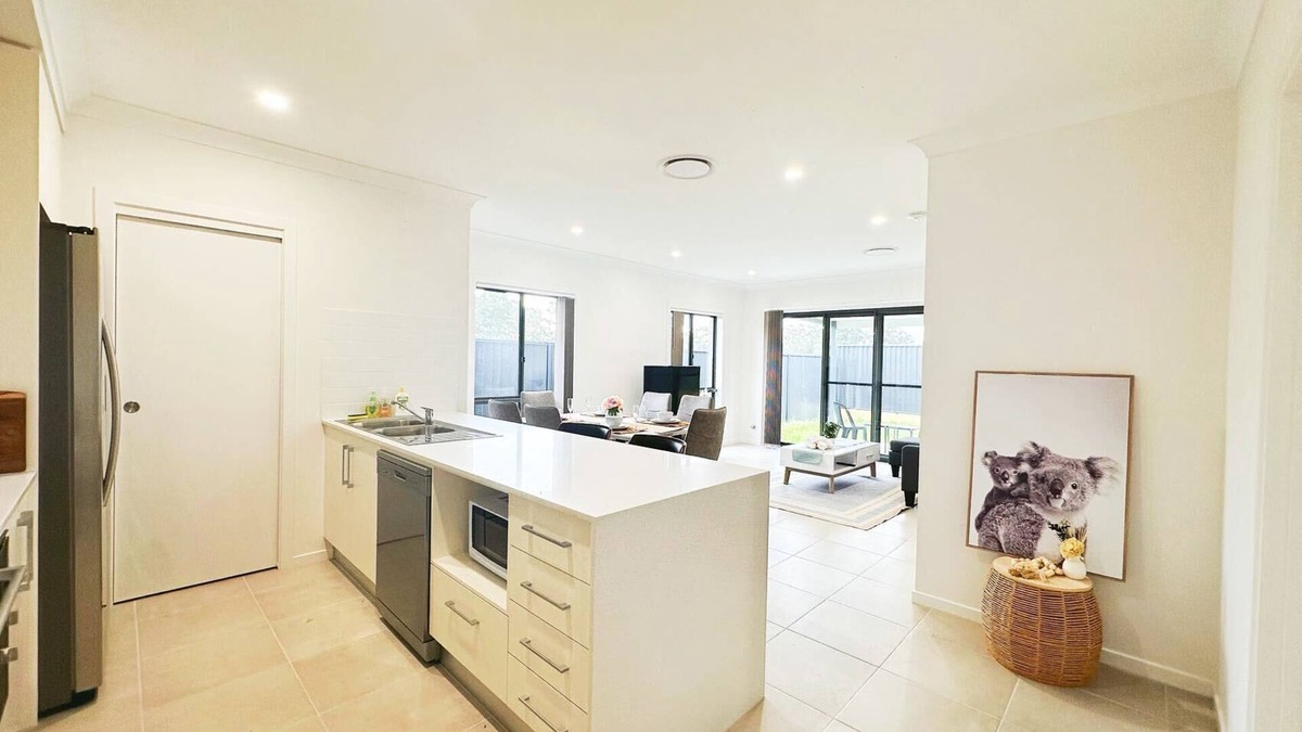Colebee House | Colebee/5 Bedroom/near Shopping/IKEA/WiFi/Golf