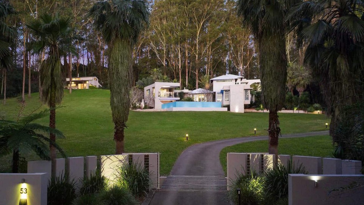 Erina House | Colenso Luxury Home, Perfect for Friends & Family