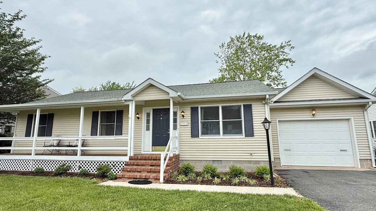 Maplewood House | Colgate Cottage- Pet Friendly Rehoboth Beach 3 bedroom home w/Community Pool