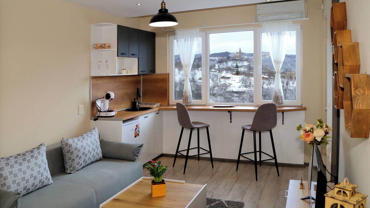 Veliko Tarnovo Apartment | Colibri Castle View – Romantic Escape