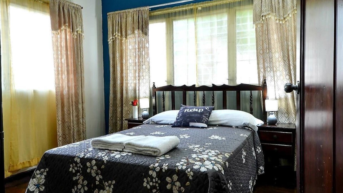 Sector 1 Nor-Oeste House | Colibri Double Room - Casa Armenta B&B
