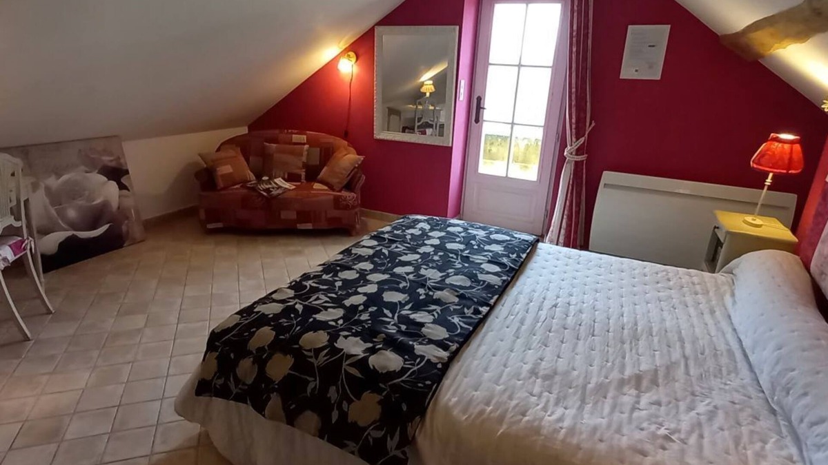 Les Ulmes Bed & Breakfast | Colibri is a room on the 1st floor for 2 people with its own entrance,