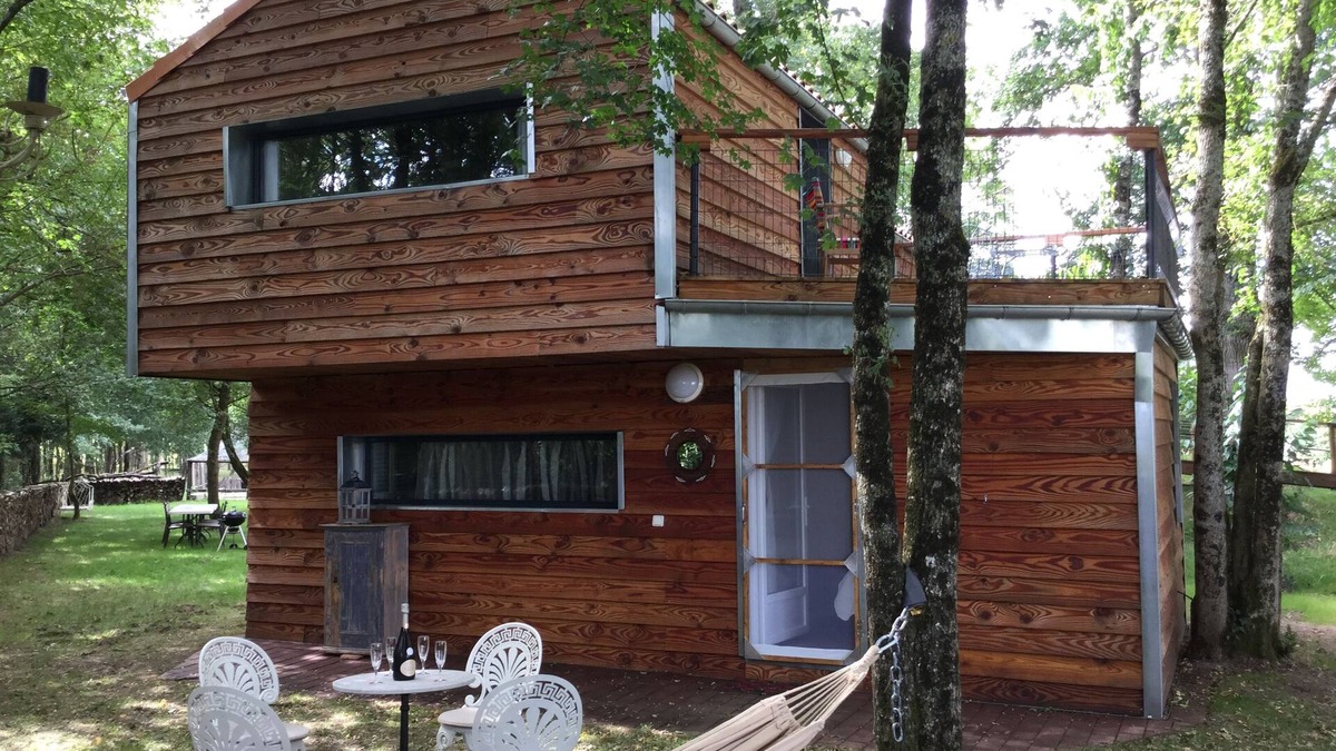 Brigne Cottage | Colibriloc Unusual lodging Nature Pond Aviary