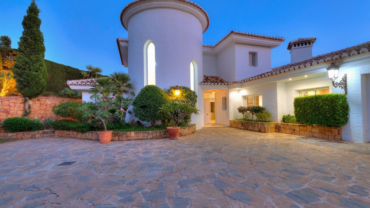 La Capellania Villa | Colina del Mar, un Magnífico Jardín con Piscina y Maravillosas Vistas