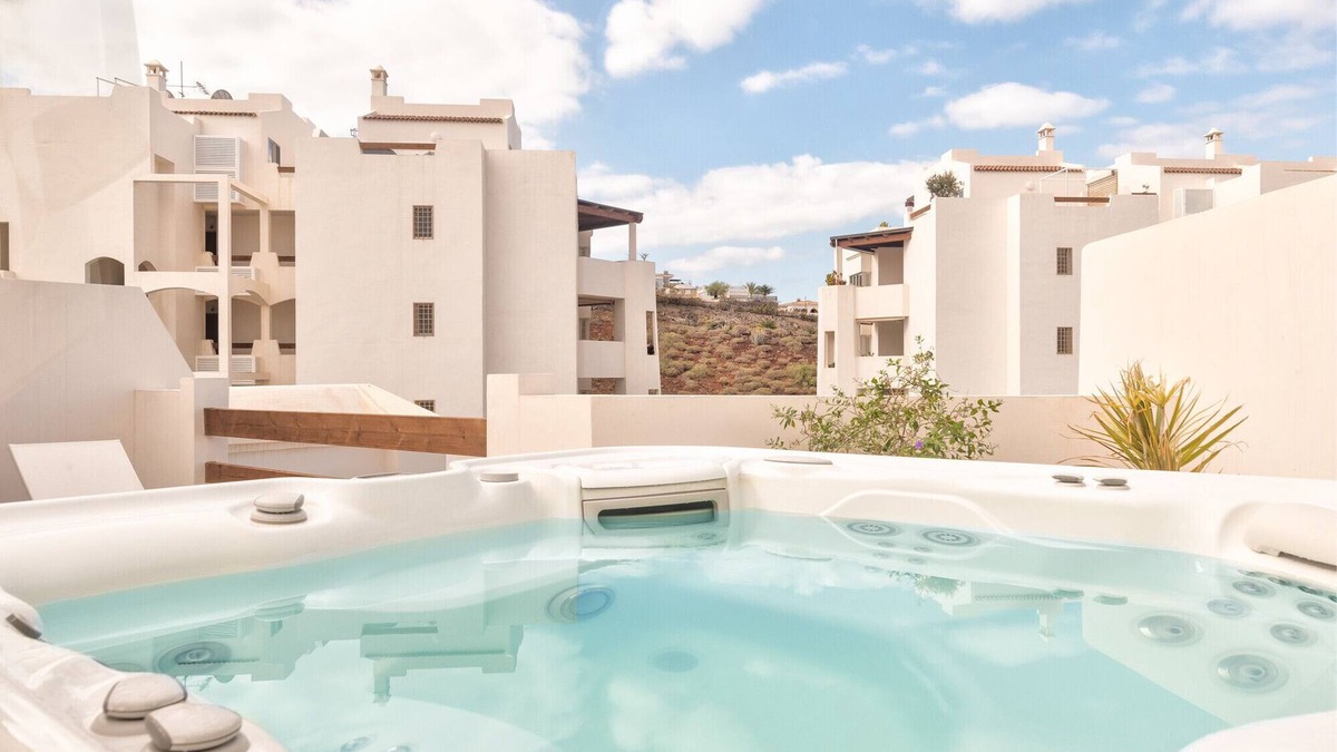 Palm-Mar House | Colinas - Teguise 3.3 PENTHOUSE POOL VIEW & JACUZZI 2B