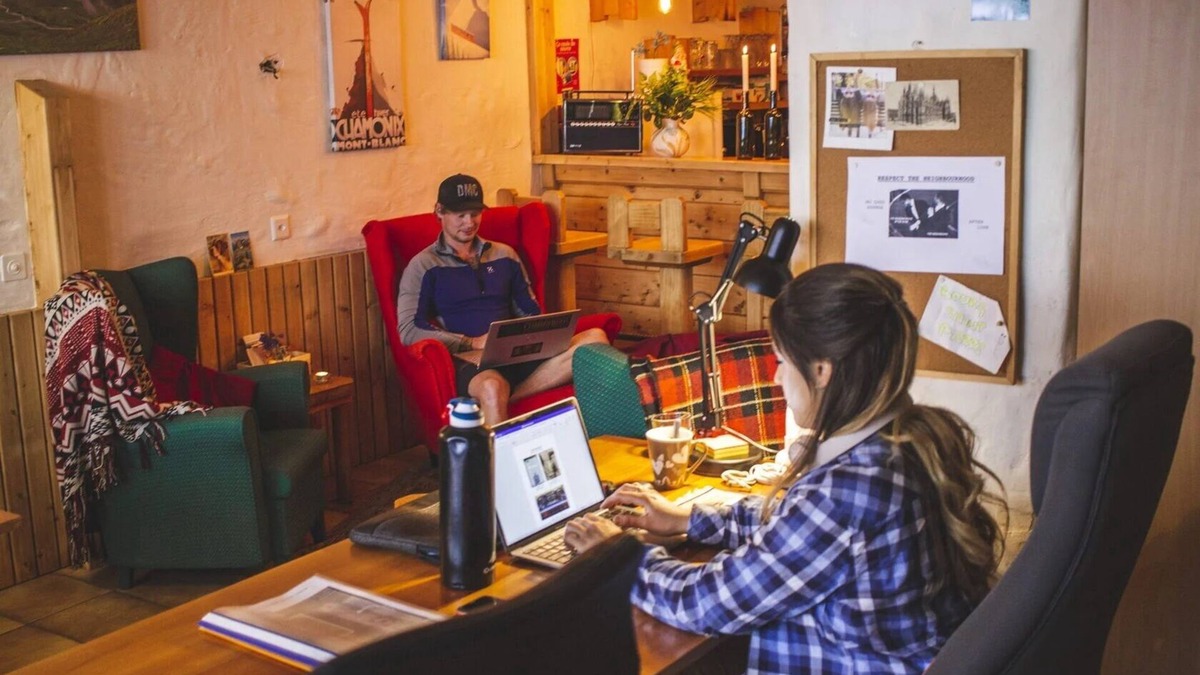Bourg-Saint-Pierre Ski Chalet | Coliving Petit Velan