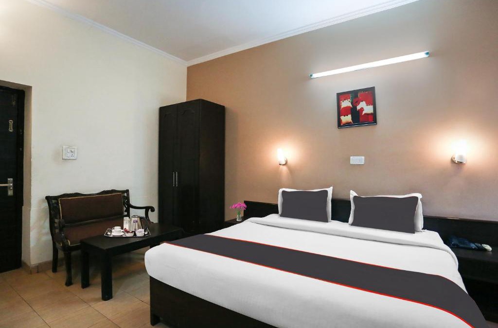 Sector 14 Hotel | Collection O Hotel Doves Inn Near Leisure Valley Park