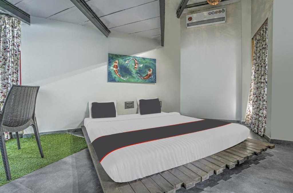 Ulhasnagar Hotel | Collection O Hotel Nirva