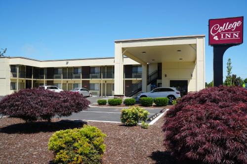 Monmouth Hotel | College Inn
