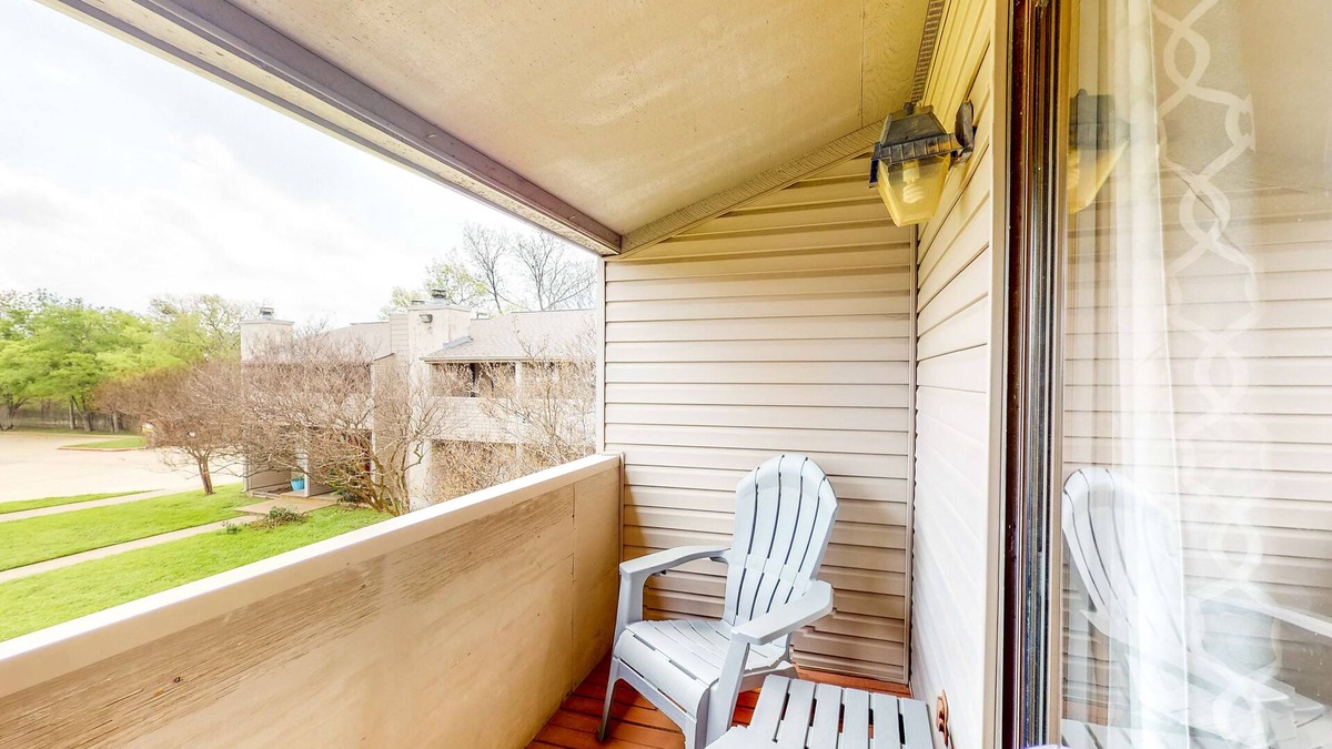 College Station Condo | College Town Condo, Enclosed Patio, Shared Pool