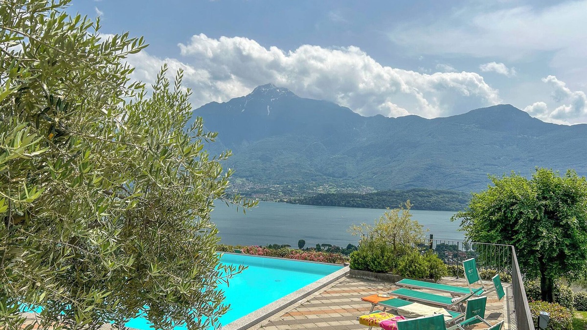 Vercana Apartment | Collina Nocciola Holiday Apartment with Pool