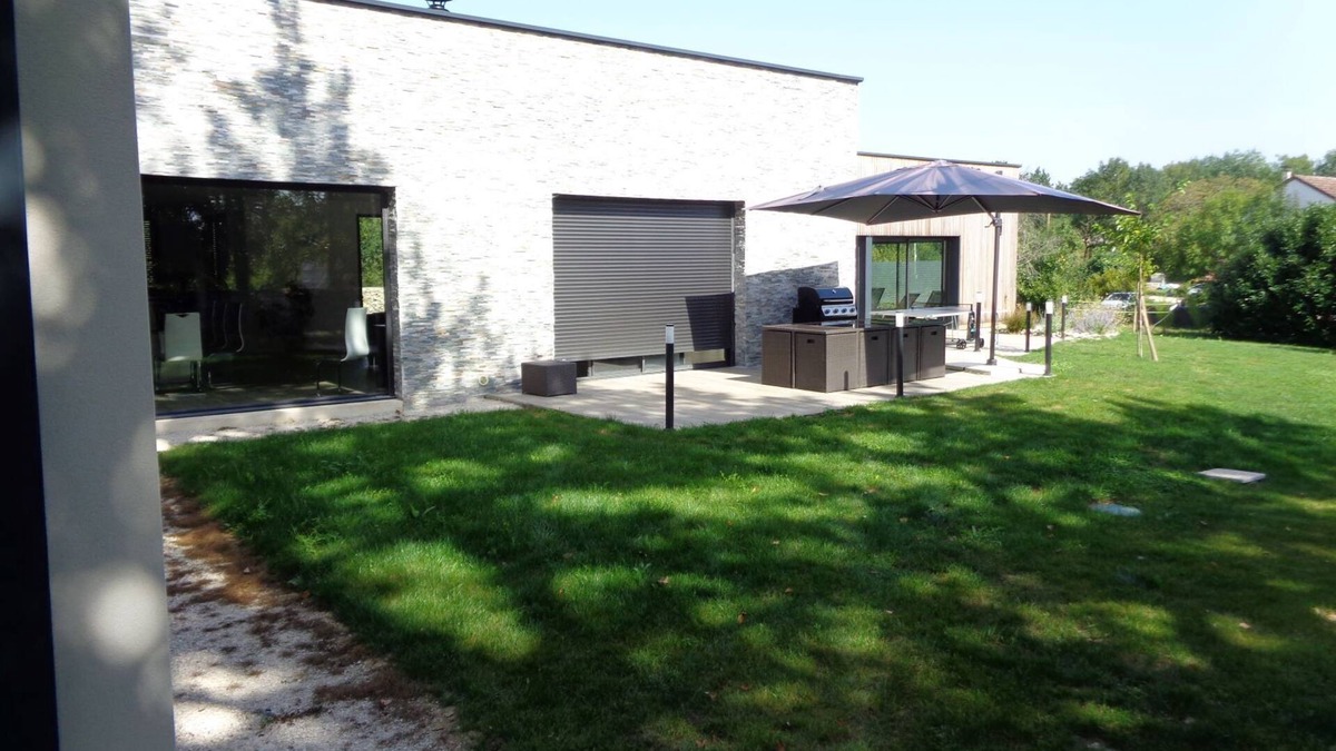 Collonges-la-Rouge Villa | Collonges-la-rouge, Villa Avec Piscine Intérieure Chauffée