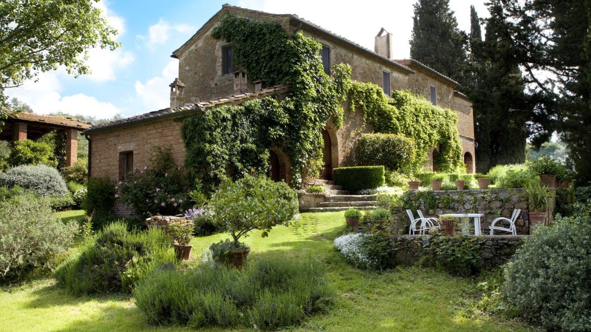 Montisi Other | Colombiao di Momo: A Large 17th Century Farmhouse overlooking Tuscan hills