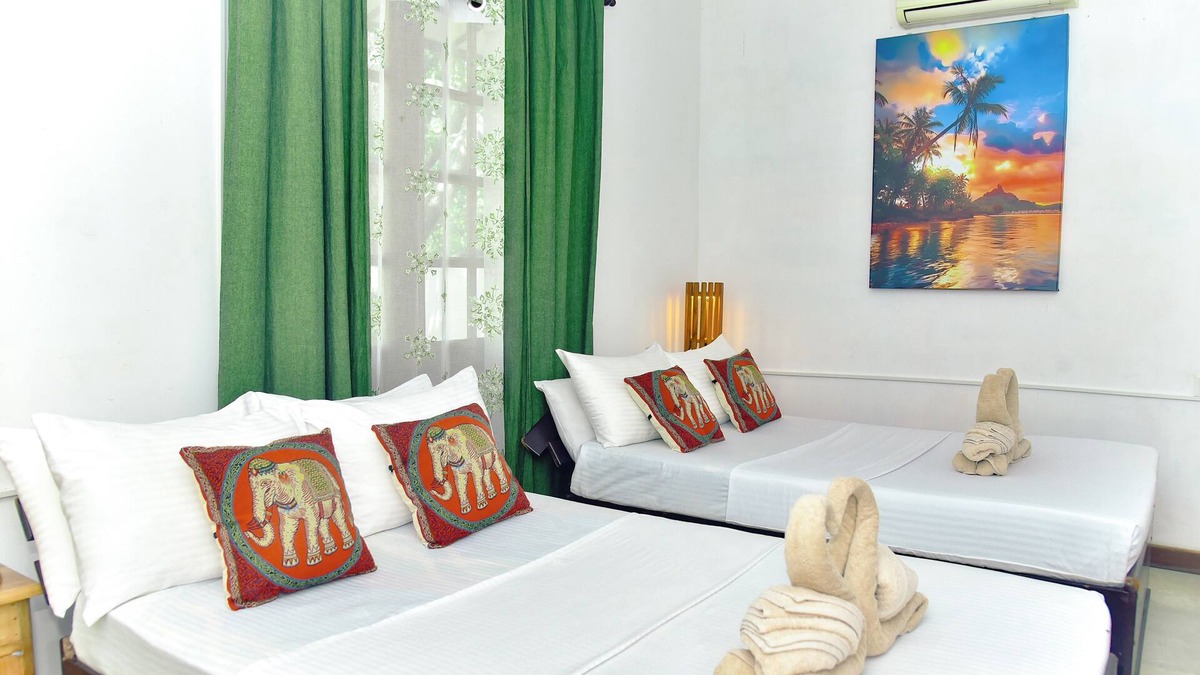 Inamaluwa Villa | Colonial 4-Bedroom Villa with Swimming Pool, A/C & WiFi Near Sigiriya Rock