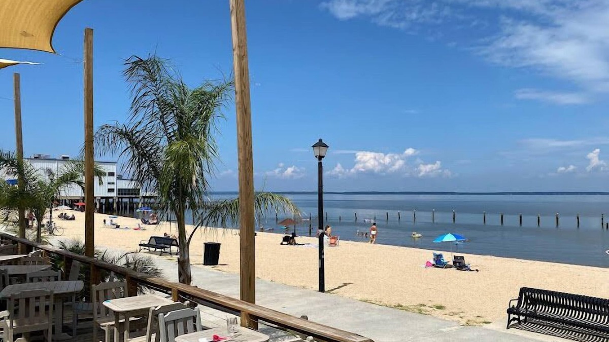 Colonial Beach Bed & Breakfast | Colonial Beach Plaza Bed & Breakfast