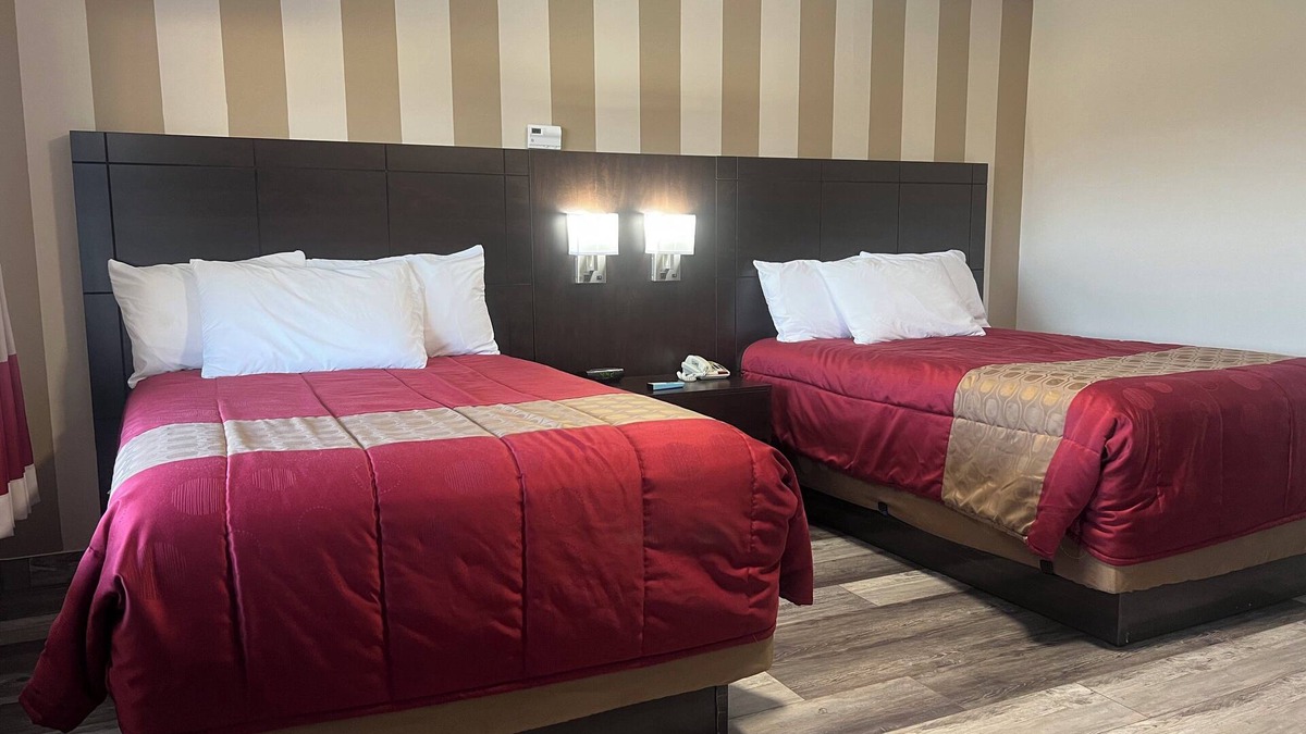 Tay Valley Hotel | Colonial House Motor Inn