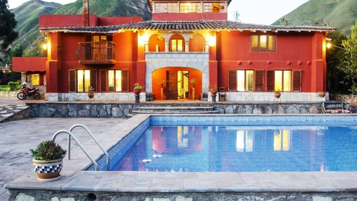 Urubamba House | Colonial house