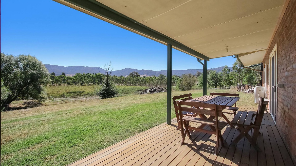 Allans Flat House | Colonial Inn Guest Rooms