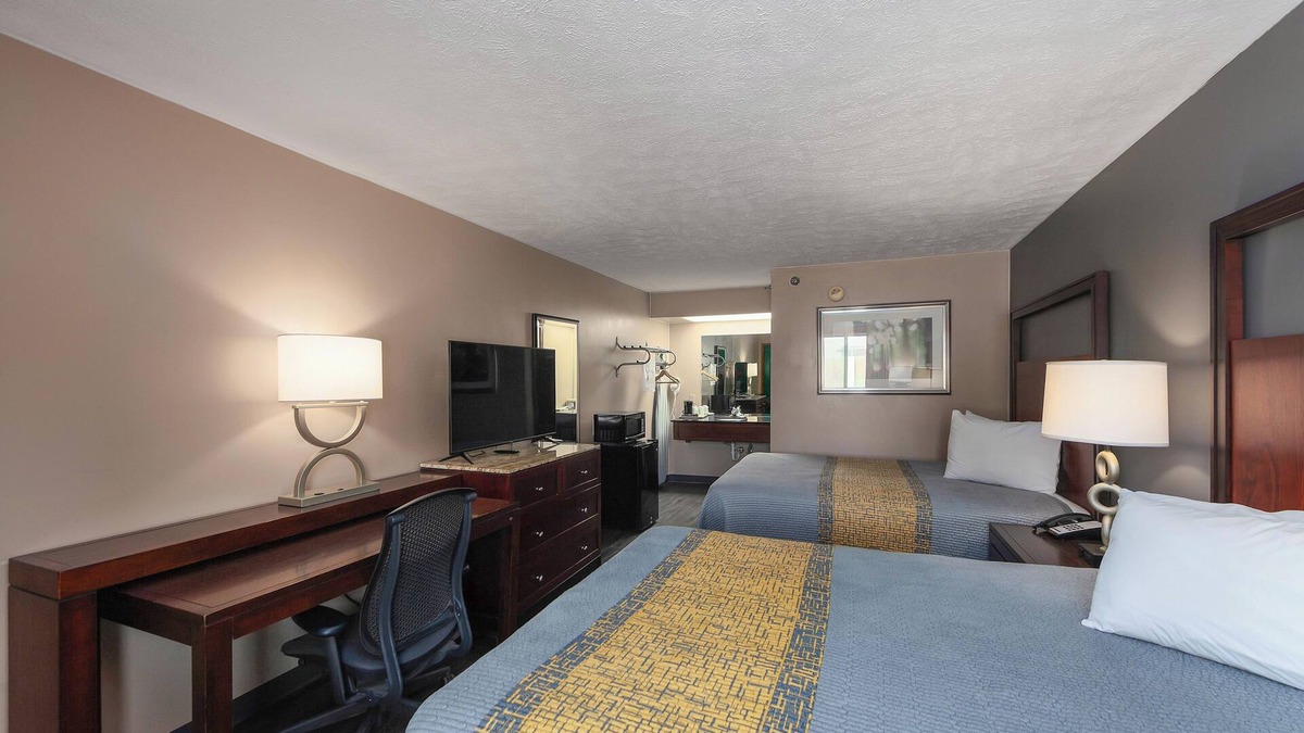 Camden Hotel | Colonial Inn