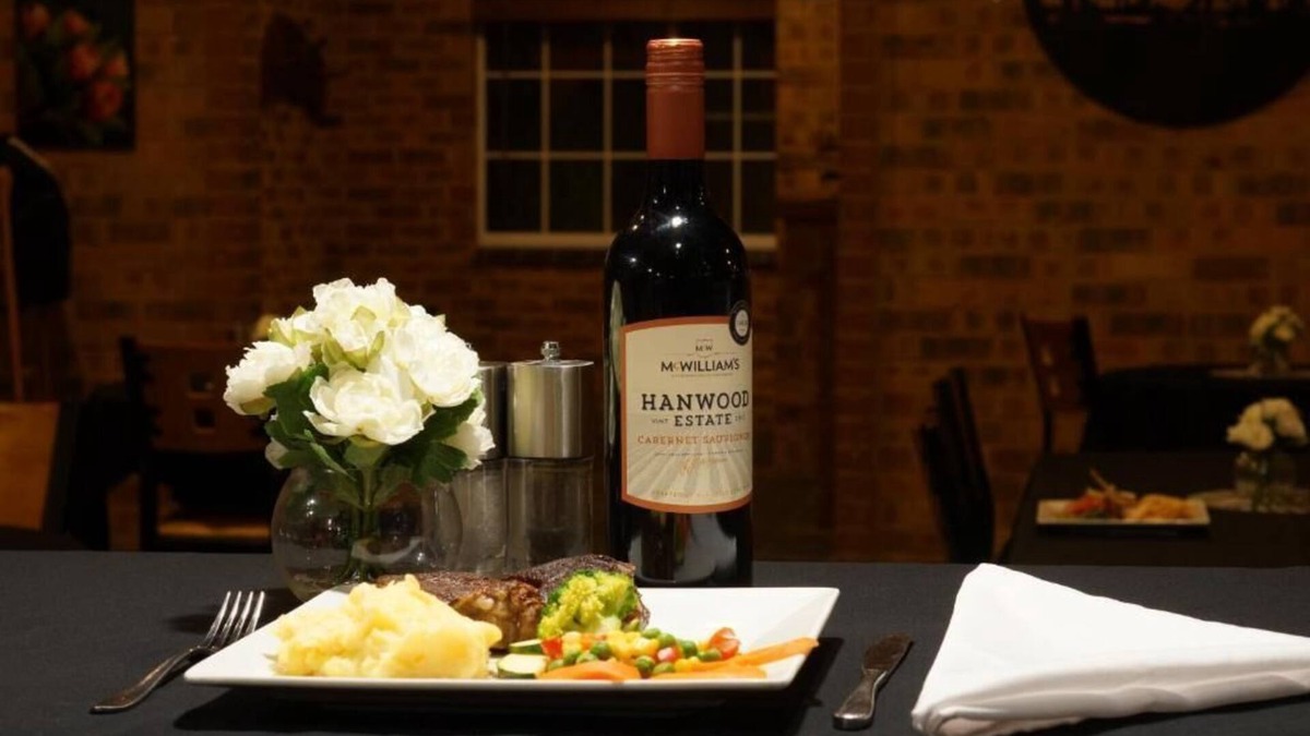 West Wyalong Hotel | Colonial motor inn