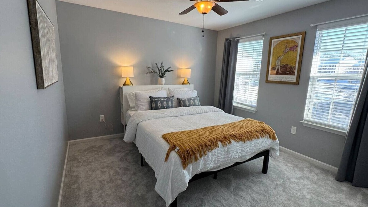 Manassas House | Colonial Playland - 5BD, Private Yard, Game Room