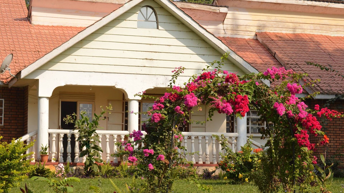 Entebbe Bed & Breakfast | Colonial Residence Bed and Breakfast Entebbe
