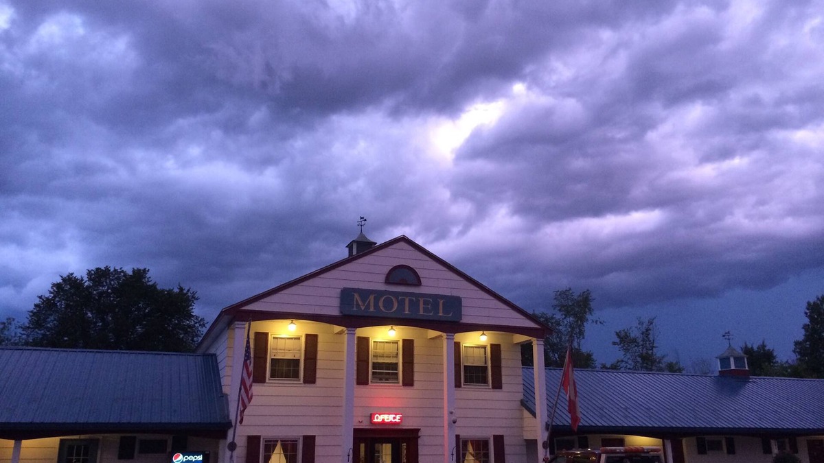 Farmington Hotel | Colonial Valley Motel