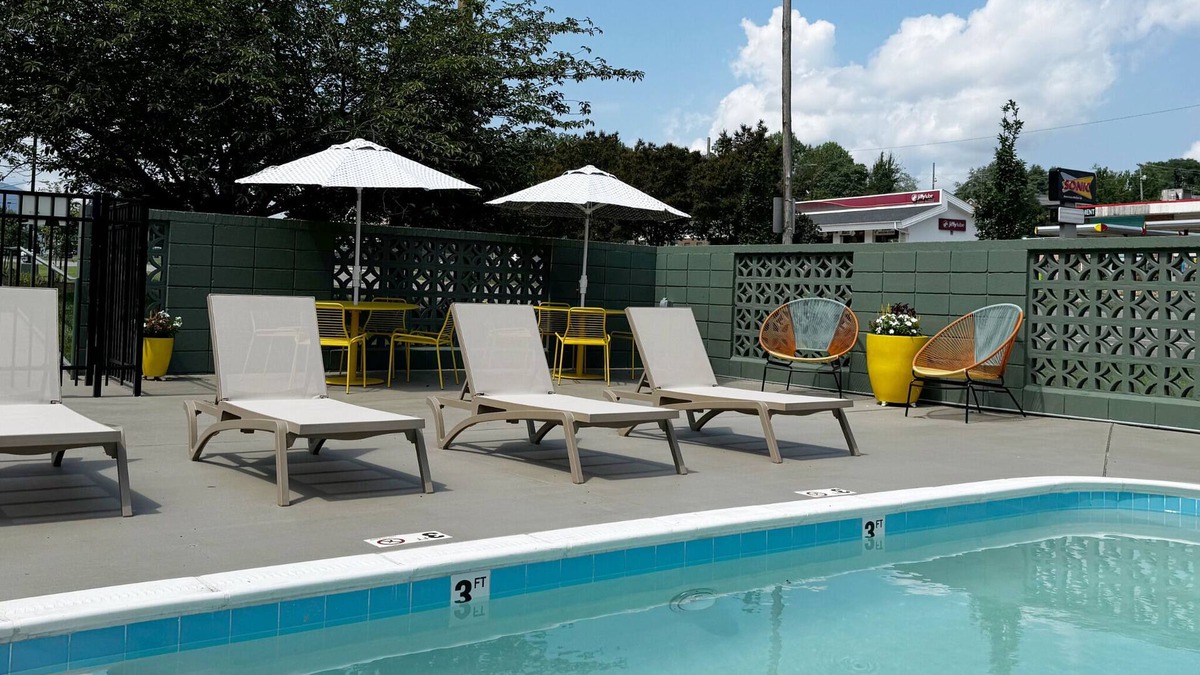 Roanoke Hotel | Colony House Motor Lodge