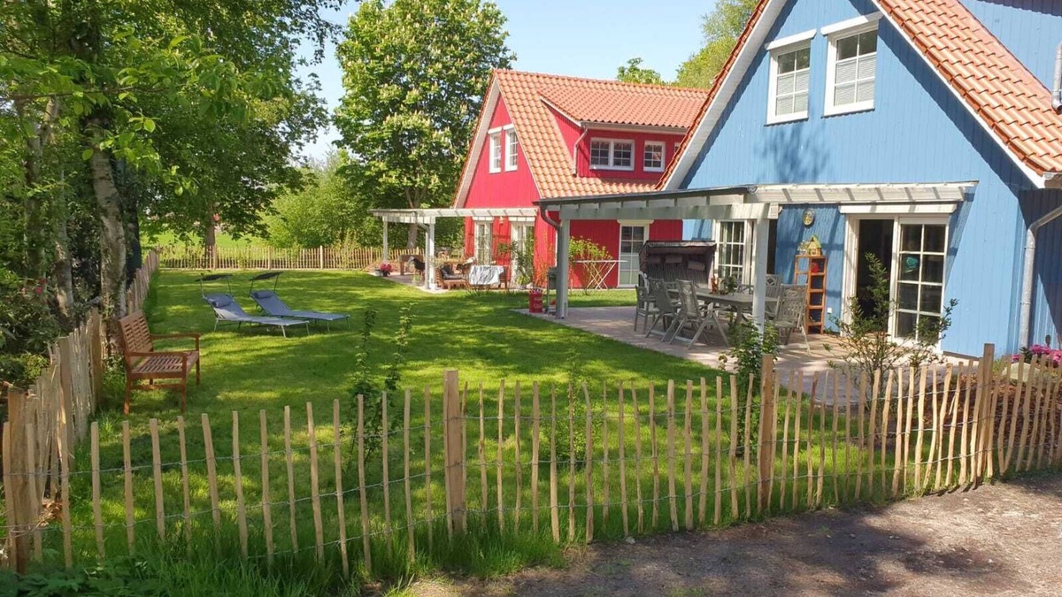 Conneforde House | ~ Color magic blue in Conneforde ~ with large terrace, garden, sauna d