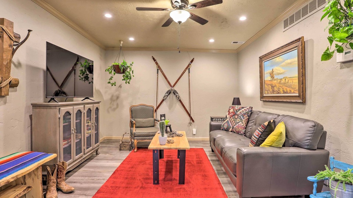 Northglenn Cottage | Colorado Cowboy Cottage: 12 Mi to Downtown Denver