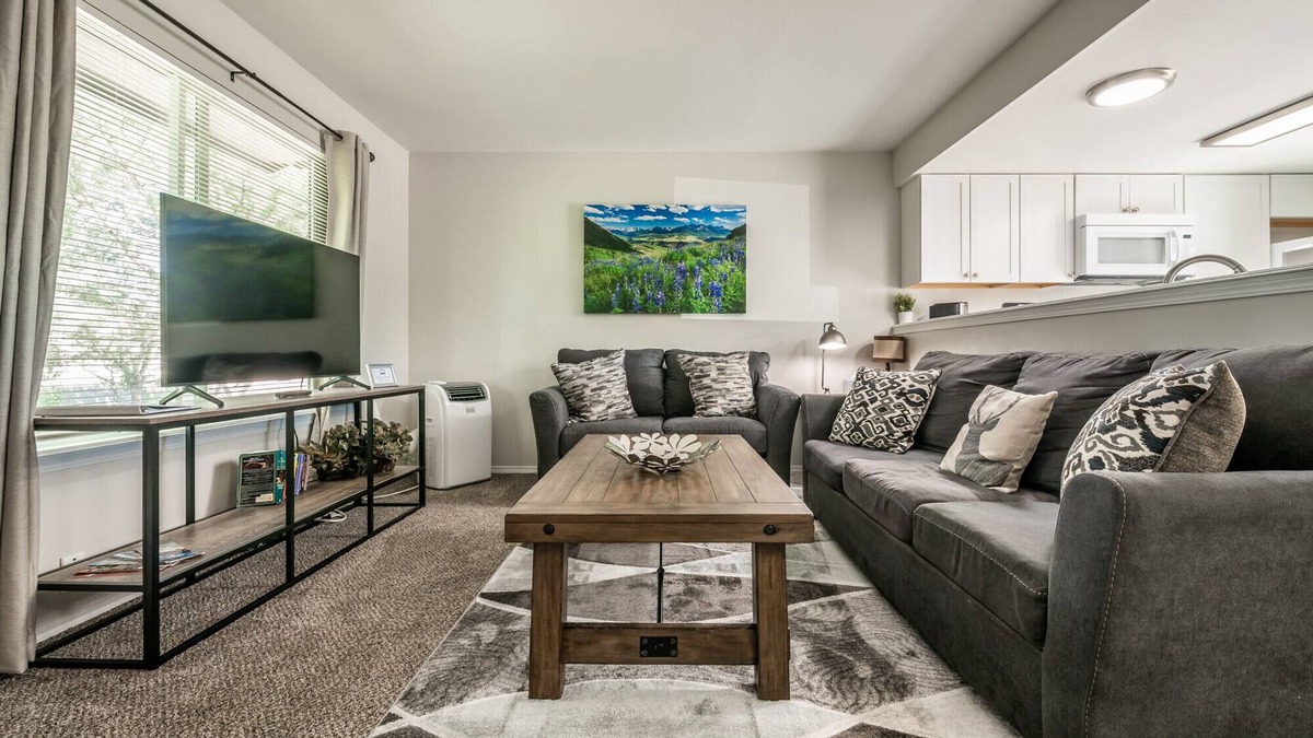 Cimarron Hills Condo | ⤃ Colorado Hideaway! 2 BR, 1.5 Bath w/AC Sleeps 6!