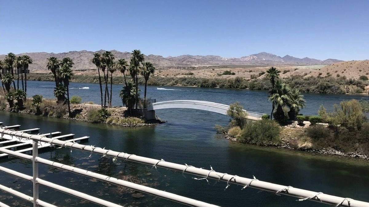 Bullhead City Condo | Colorado River water front oasis
