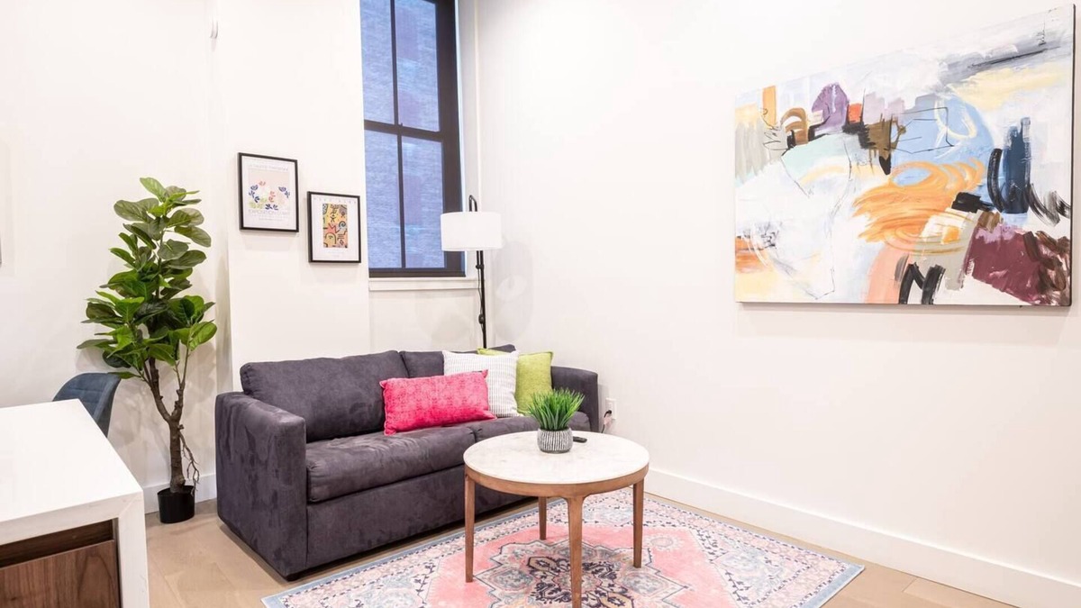 Central Business District Hotel | Colorful 1 BR Walk to Penn Station-Great Location