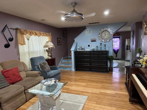 North Philadelphia West House | Colorful 3 bedrooms twin home near Center