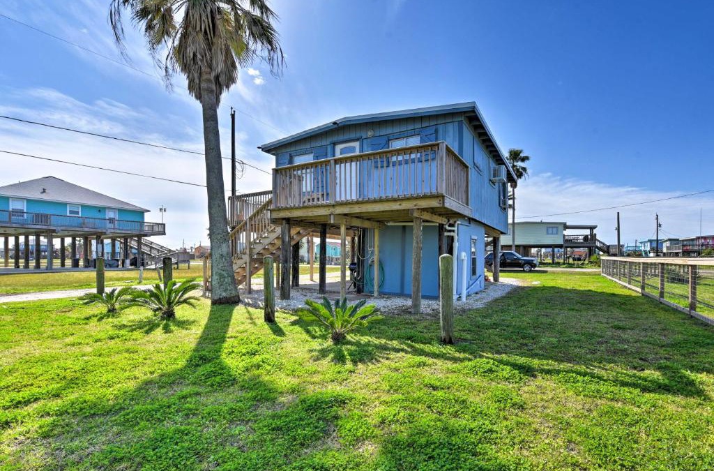 Surfside Beach House | Colorful Cottage - 1 Mi to Surfside Beach Access!