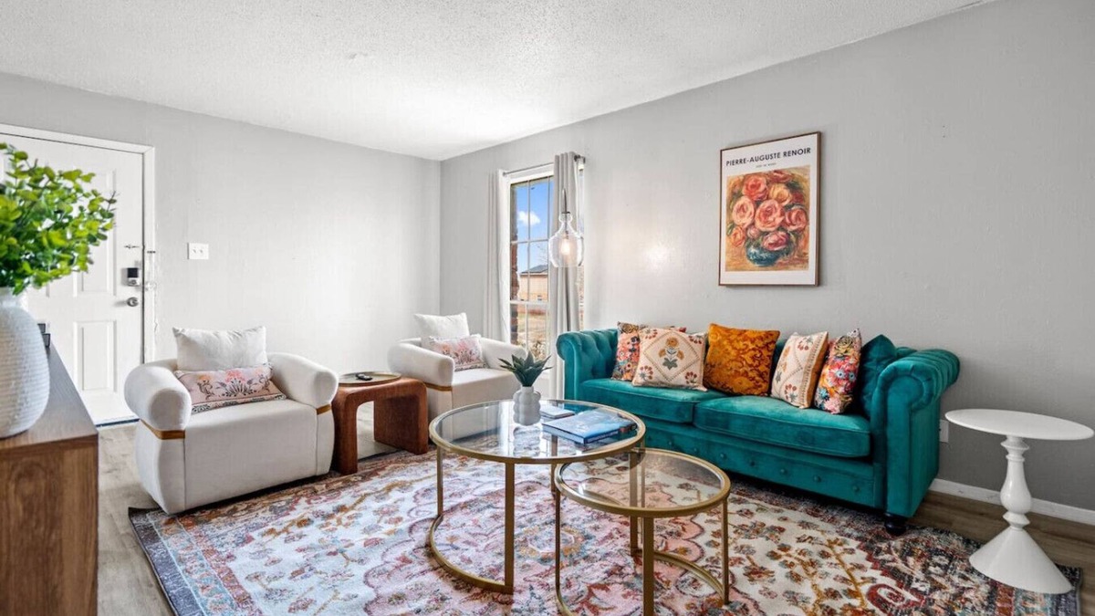 Garland Apartment | *Colorful Cozy Escape w/Grill