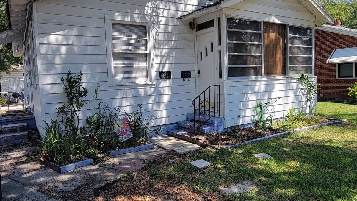 Murray Hill House | Colorful Family Friendly, Pet Friendly Bungalow, Sleeps 6 - Jacksonville, FL