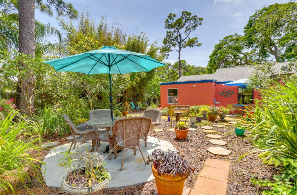 Bayview House | Colorful Gulfport Home Walk to the Art District!