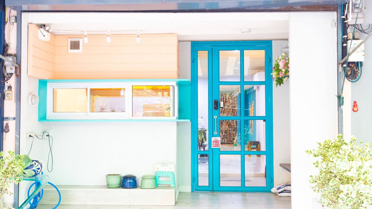 Bangkok Yai House | Colorful home near the Train station