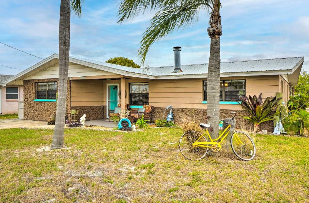 Sea Ranch House | Colorful Hudson Home on Canal with Boat Dock!