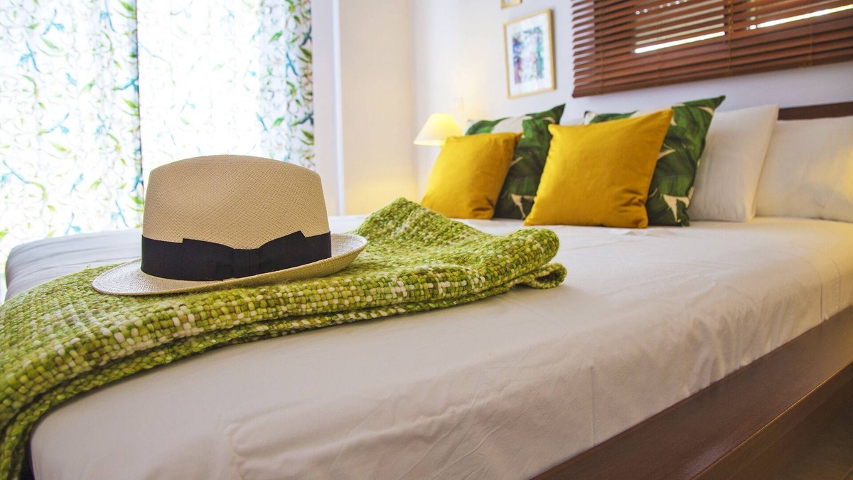 Aigialeia Apartment | Colorful maisonette A2 with sun terrace and pool close to the beach
