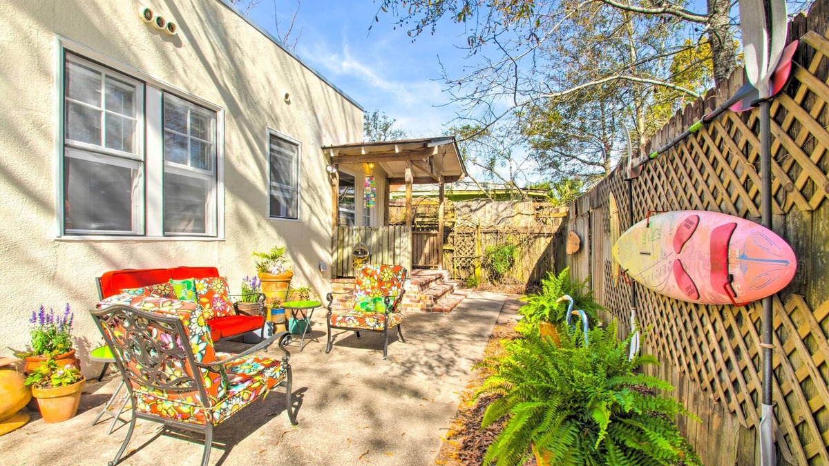 East Hill House | Colorful Pensacola Oasis: 1 Block to Bayview Park!