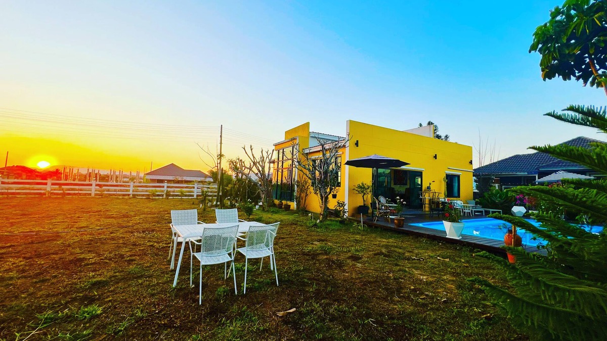 Chiang Rai Villa | Colorful Pool Villa -10 mins from airport/close to most attractions in Chiangrai