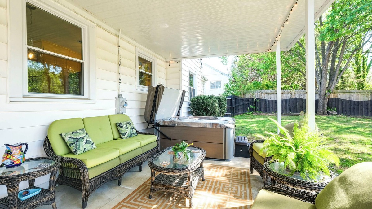 Roanoke House | Colorful Roanoke Vacation Rental w/Hot Tub!
