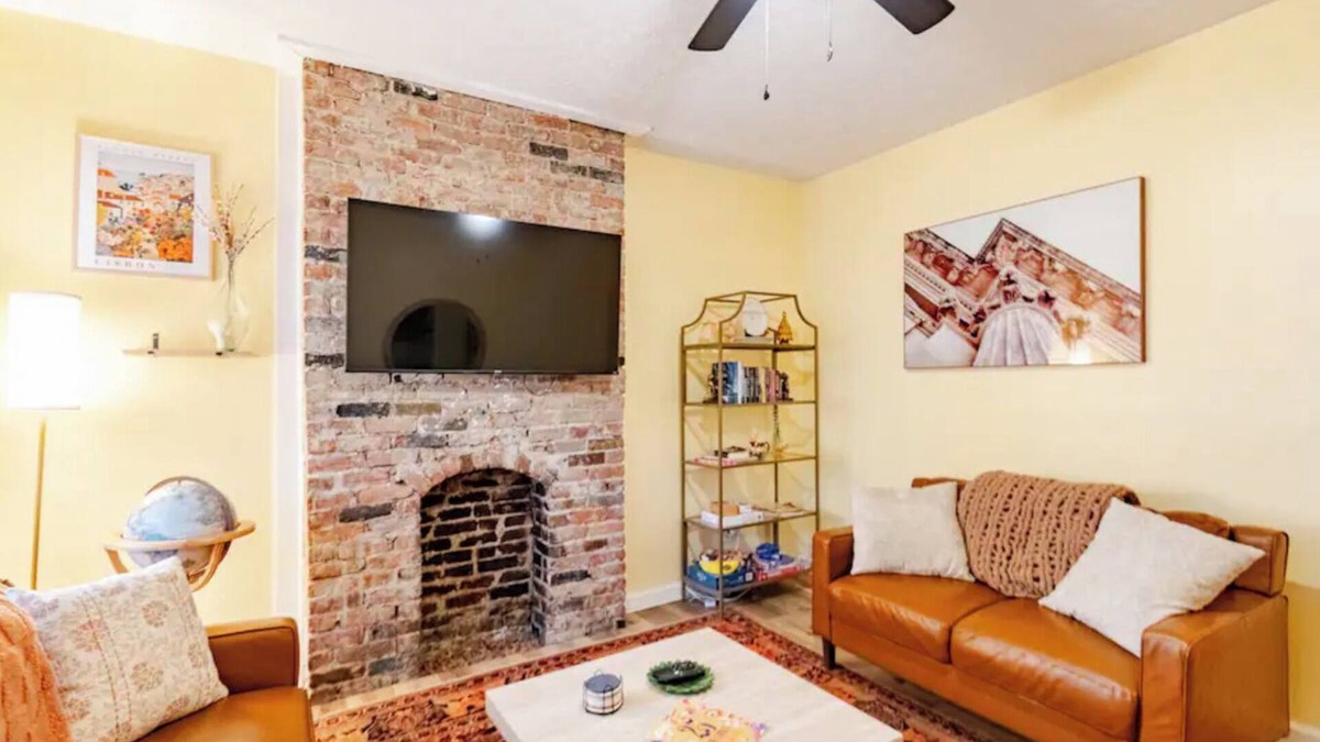 Merion Village House | Colorful Townhouse Near Downtown Columbus - Designed for Travel & Work