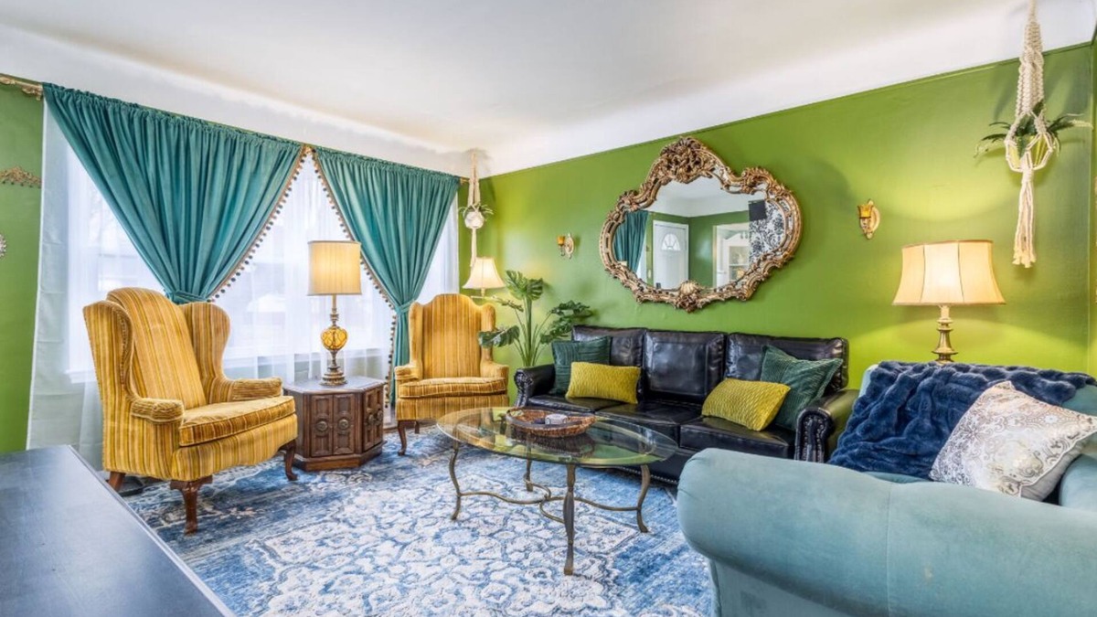 Hazel Park House | Colorful Vintage Bungalow w/King Bed + Gym + Office + Fast WiFi