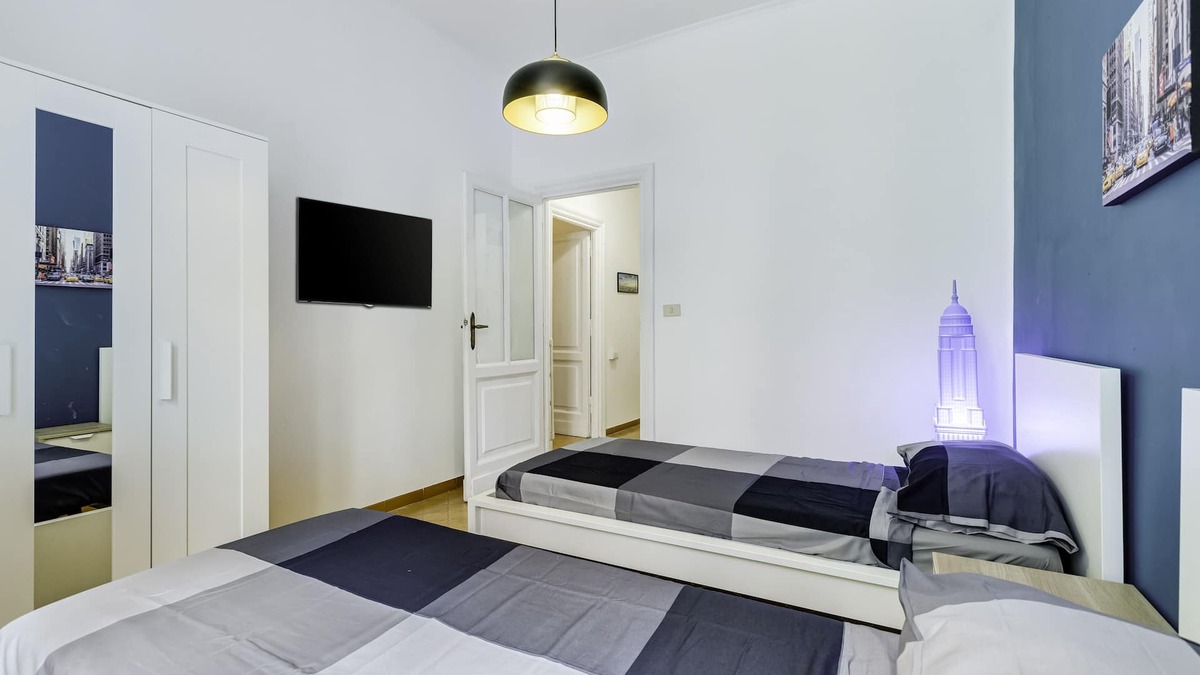 Nomentano Apartment | Colors and Colture Near Colosseum