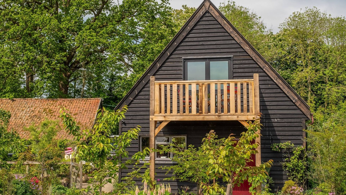 Stansfield Cottage | Colourful and cosy rural hideaway - Aspen Loft